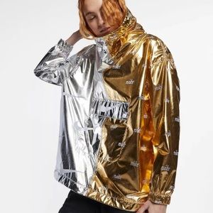 Nike loose fit pullover jacket